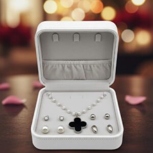 Pearl Clover Pendant Set