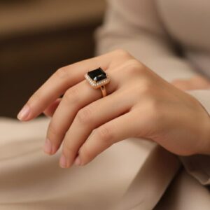 Square Black Stone Ring with Sparkling Accents – Elegant Fashion Jewelry